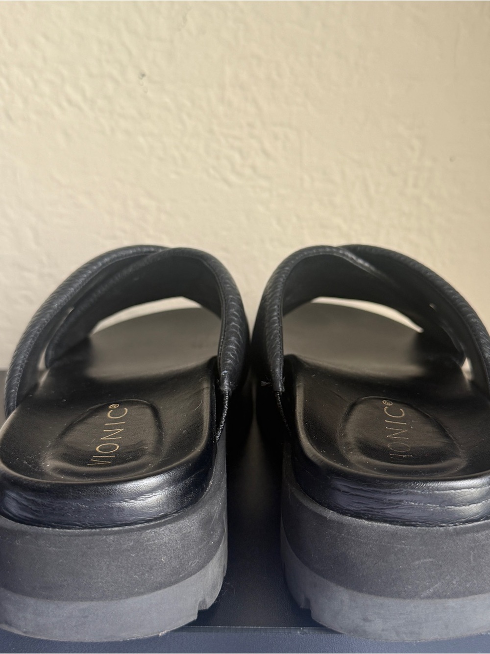 Vionic Vesta Leather Platform Slides - Size 9 - Picture 8 of 11